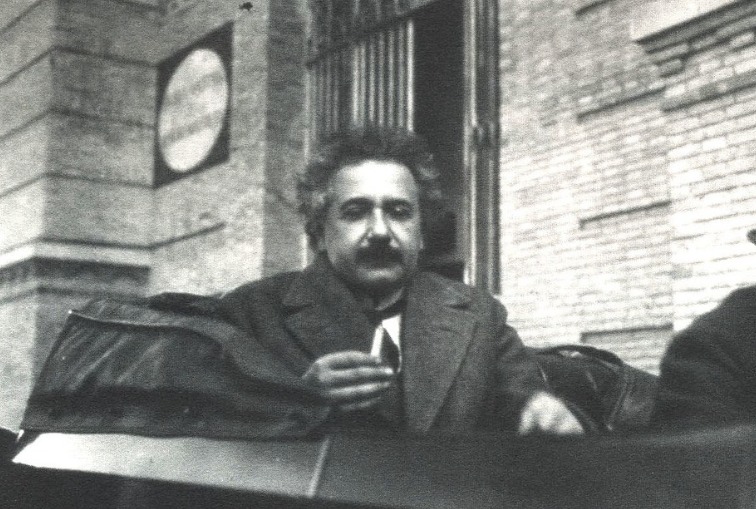 Einstein in a horse-drawn carriage in front of the School of Industrial Engineering building