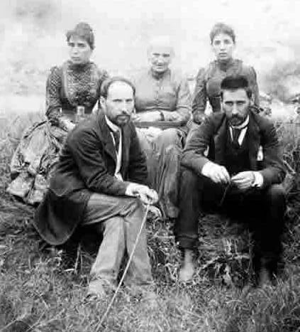 Antonia Cajal with her children Santiago and Pedro and her daughters Jorja and Pabla