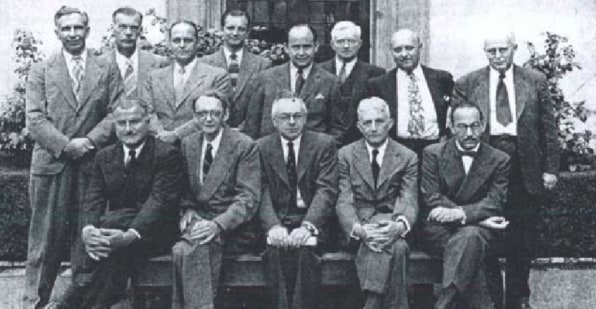 Fotografía grupal de los participantes en el Simposio Hixon, donde se puede ver a Rafael Lorente de Nó junto a John von Neumann y otros pioneros.