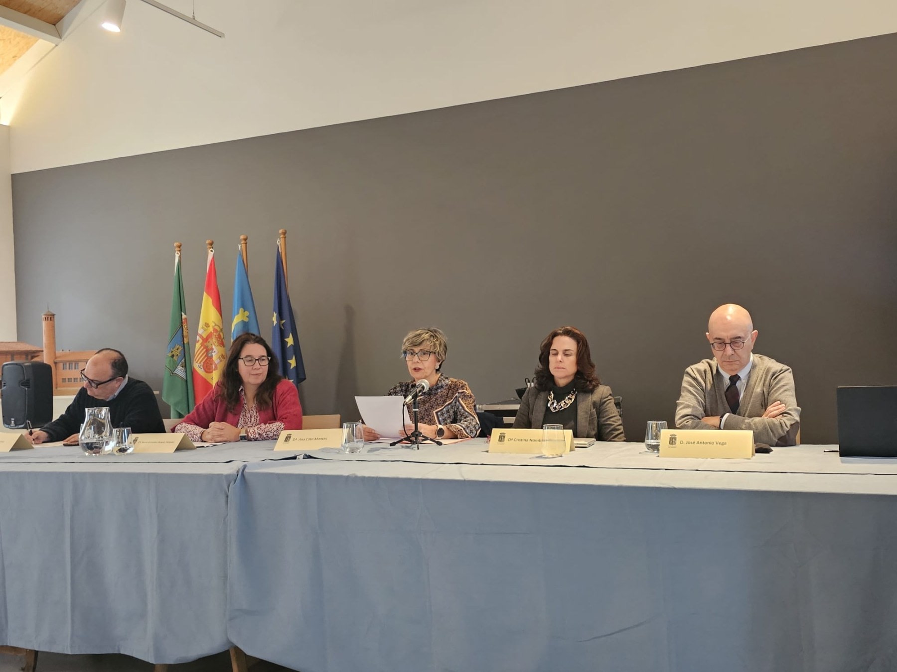Round table at the Arnao Mine Museum, where several speakers deliver their talks about the figure of Santiago Ramón y Cajal and science.