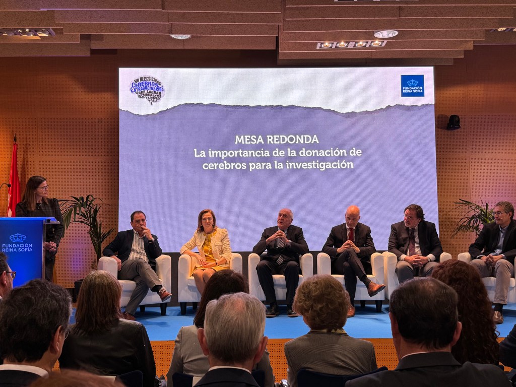 Her Majesty Queen Sofía -- Extraordinary Brains donation campaign: Alzheimer's, Parkinson's, and ALS