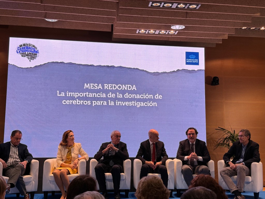 Her Majesty Queen Sofía -- Extraordinary Brains donation campaign: Alzheimer's, Parkinson's, and ALS