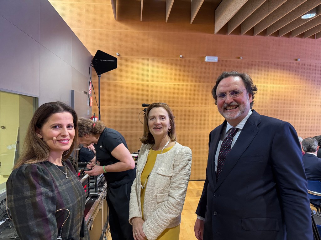 Her Majesty Queen Sofía -- Extraordinary Brains donation campaign: Alzheimer's, Parkinson's, and ALS