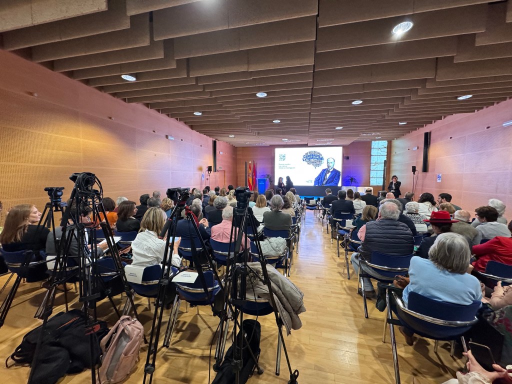 Her Majesty Queen Sofía -- Extraordinary Brains donation campaign: Alzheimer's, Parkinson's, and ALS