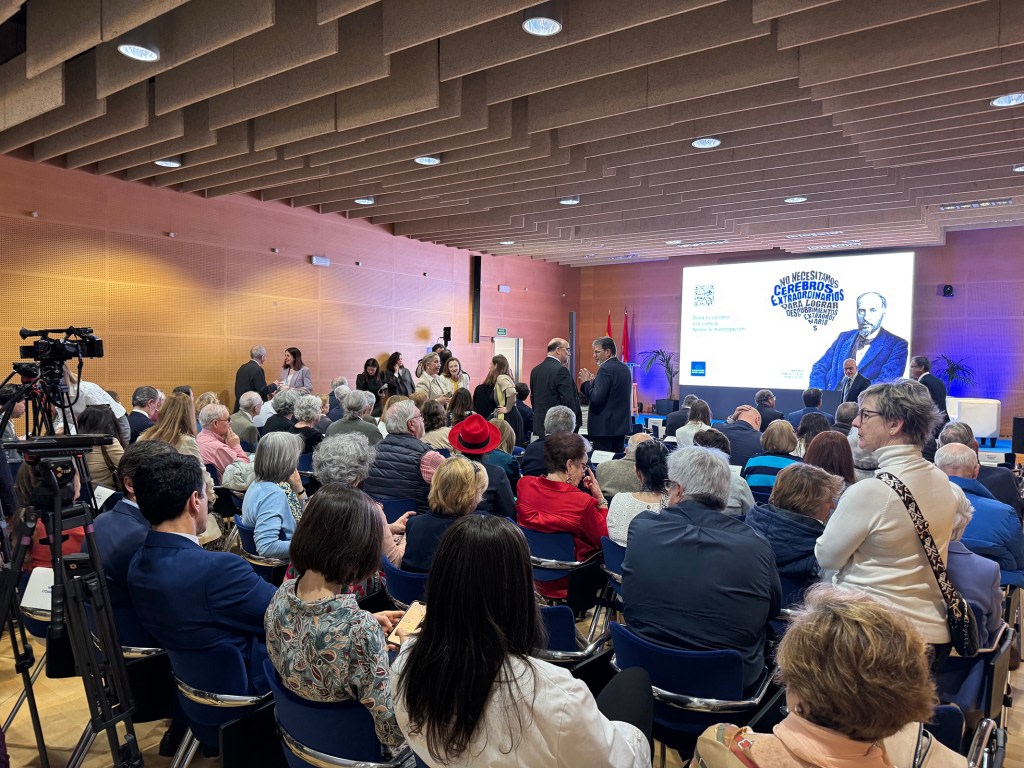 Her Majesty Queen Sofía -- Extraordinary Brains donation campaign: Alzheimer's, Parkinson's, and ALS