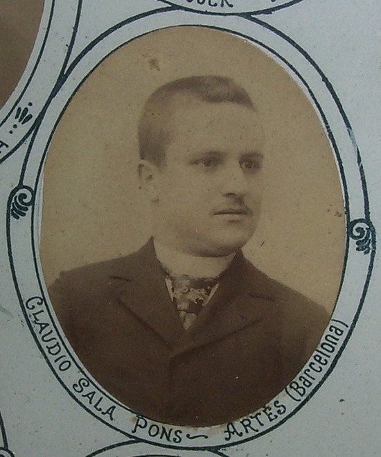 Retrato en sepia de Claudio Sala Pons, un prominente médico y colaborador científico de Santiago Ramón y Cajal, en un marco ovalado.