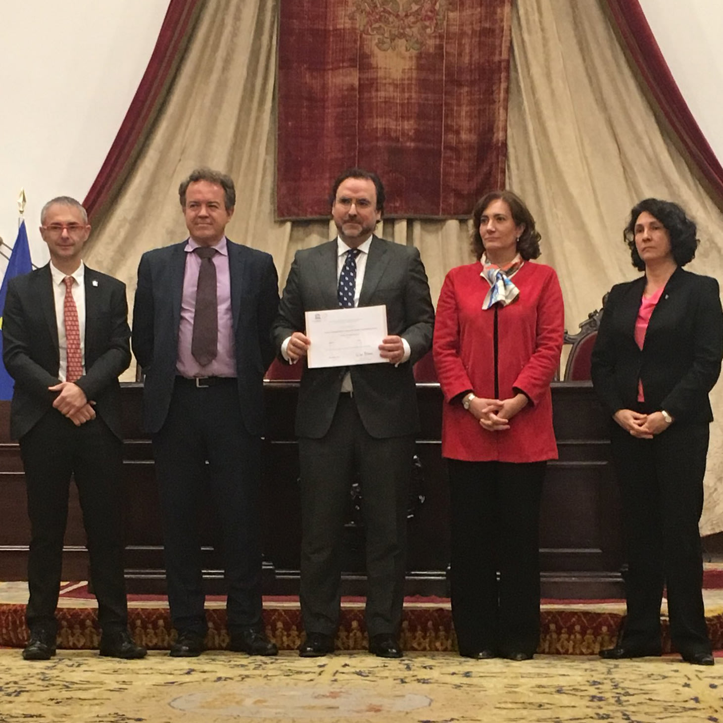 Presentation of the certificate of inscription.