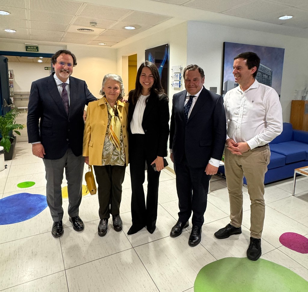 Her Majesty Queen Sofía -- Extraordinary Brains donation campaign: Alzheimer's, Parkinson's, and ALS