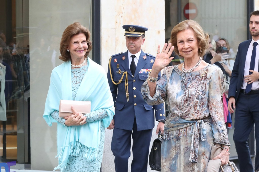 Her Majesty Queen Sofía -- Extraordinary Brains donation campaign: Alzheimer's, Parkinson's, and ALS