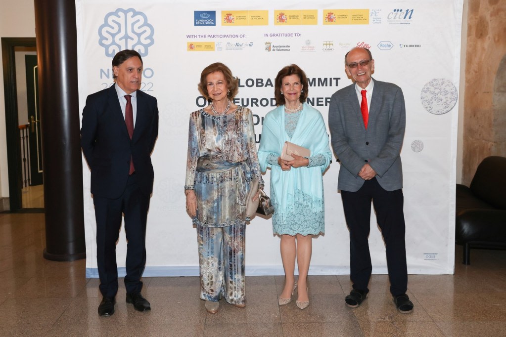 Her Majesty Queen Sofía -- Extraordinary Brains donation campaign: Alzheimer's, Parkinson's, and ALS