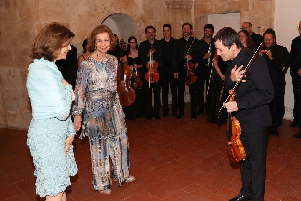 Her Majesty Queen Sofía -- Extraordinary Brains donation campaign: Alzheimer's, Parkinson's, and ALS