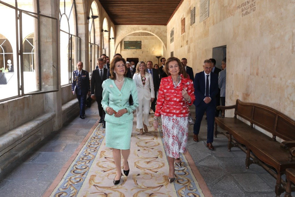 Her Majesty Queen Sofía -- Extraordinary Brains donation campaign: Alzheimer's, Parkinson's, and ALS