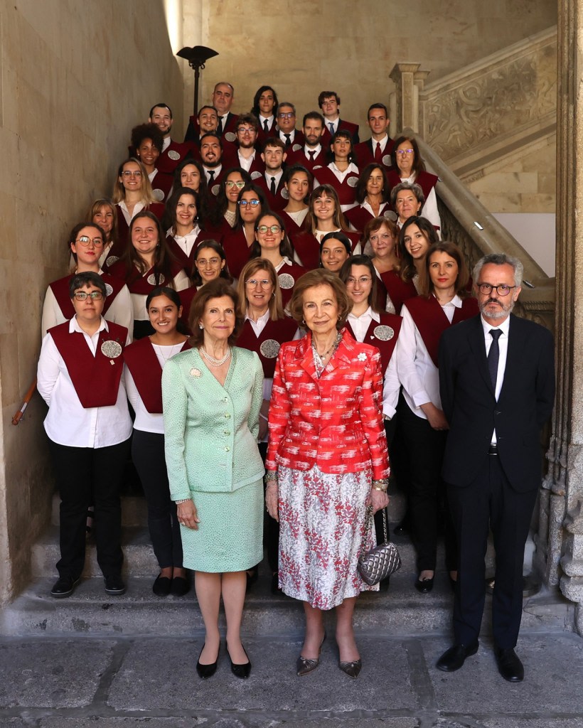 Her Majesty Queen Sofía -- Extraordinary Brains donation campaign: Alzheimer's, Parkinson's, and ALS