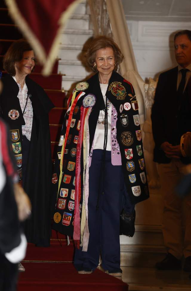 Her Majesty Queen Sofía -- Extraordinary Brains donation campaign: Alzheimer's, Parkinson's, and ALS