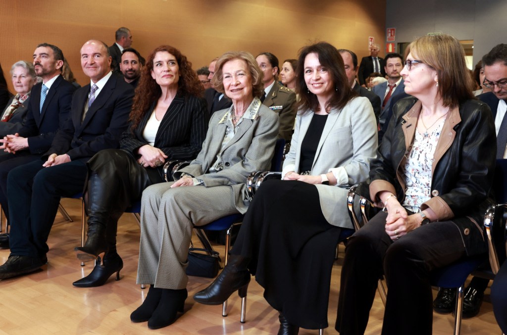 Her Majesty Queen Sofía -- Extraordinary Brains donation campaign: Alzheimer's, Parkinson's, and ALS