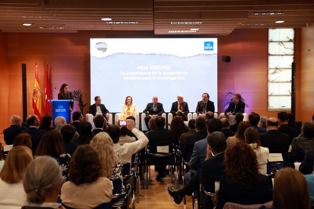 Her Majesty Queen Sofía -- Extraordinary Brains donation campaign: Alzheimer's, Parkinson's, and ALS