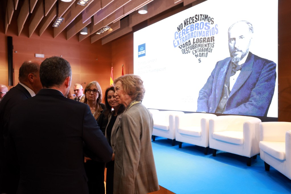 Her Majesty Queen Sofía -- Extraordinary Brains donation campaign: Alzheimer's, Parkinson's, and ALS